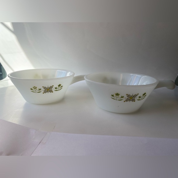 2- Vintage Fire King Soup Bowls - Picture 5 of 6